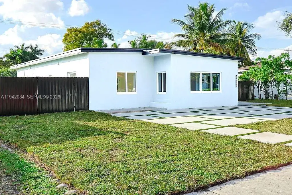 588 Palmetto Dr, Miami Springs FL 33166 photo 5
