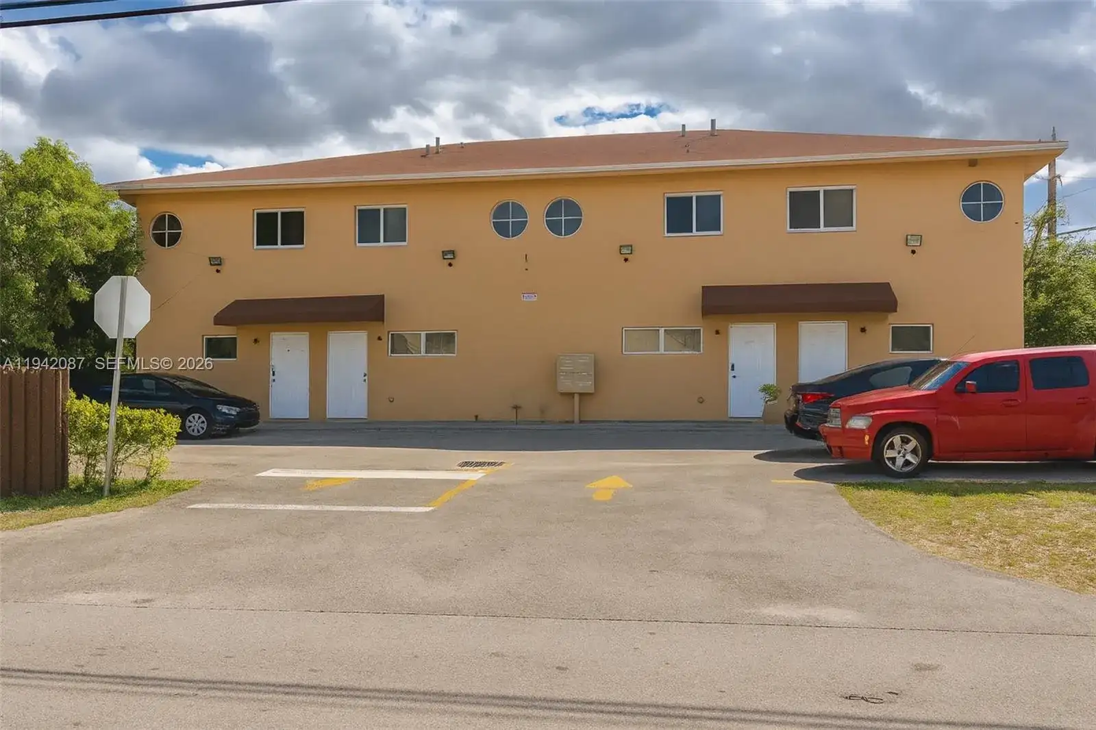 16585 NE 3 AVE, Miami FL 33162 photo 2