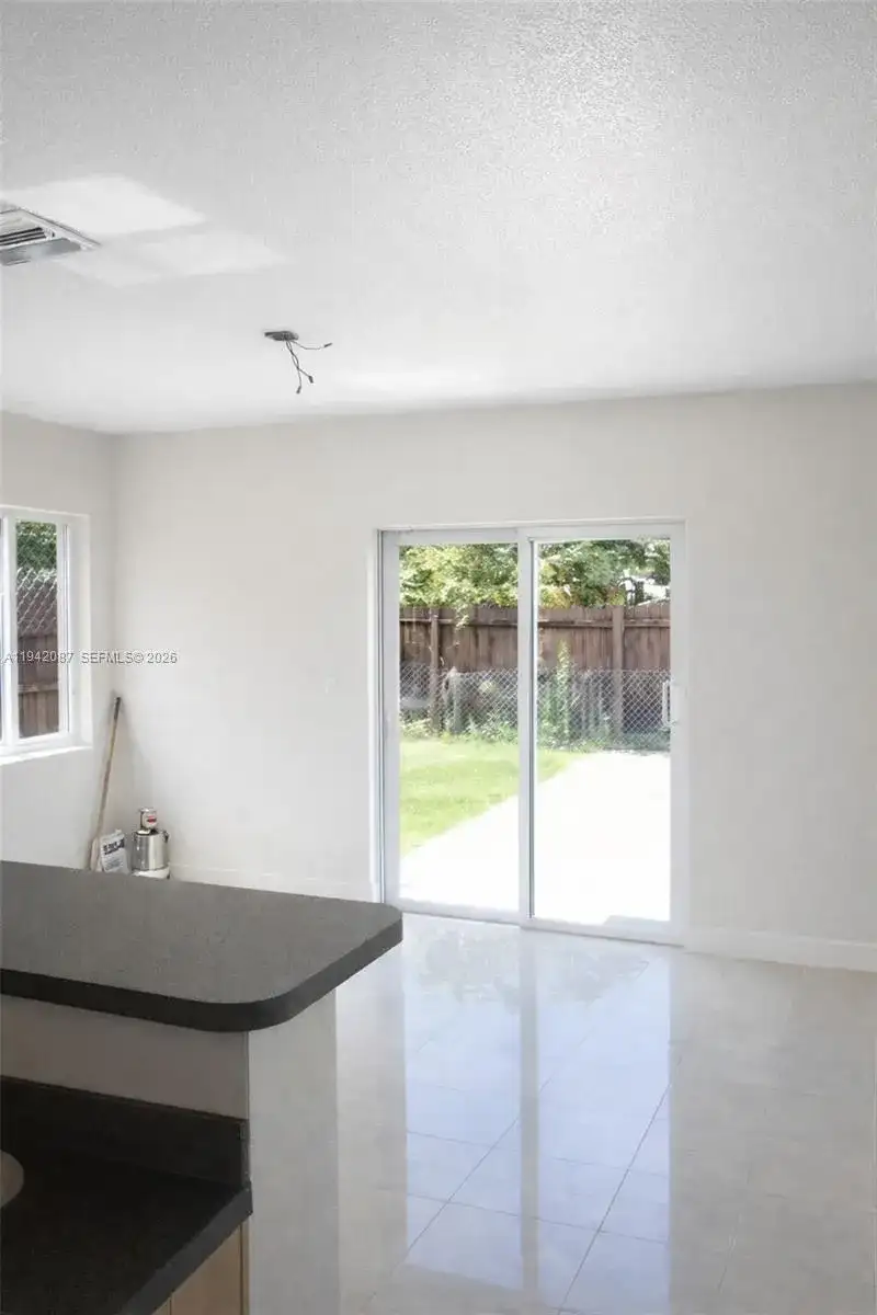 16585 NE 3 AVE, Miami FL 33162 photo 4