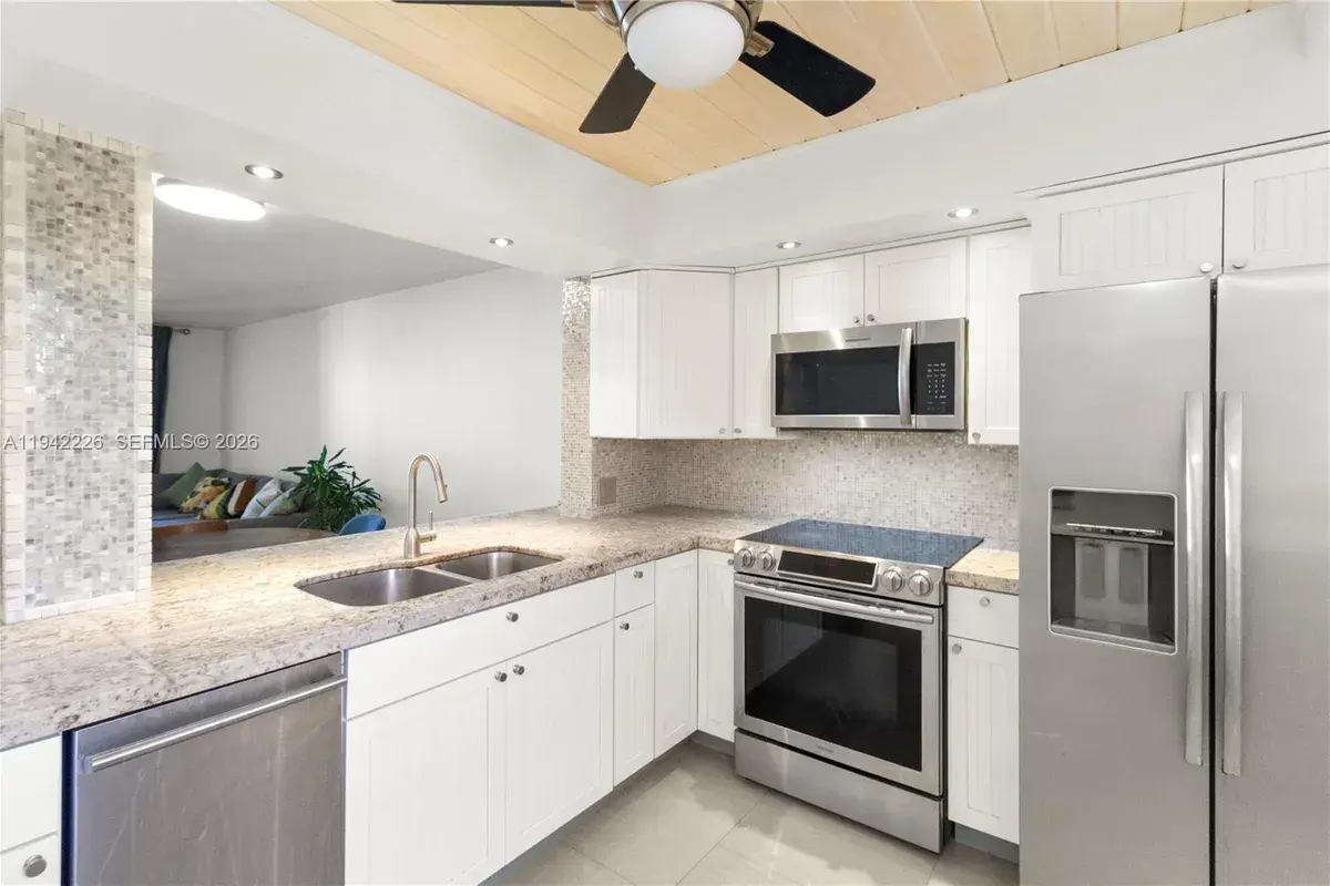 301 NE 14th Ave # 601, Hallandale Beach FL 33009