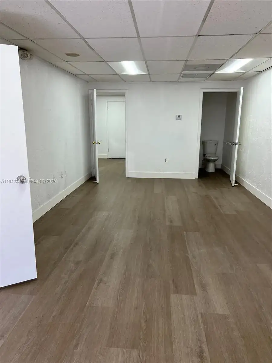 7298 NW 70th St, Miami FL 33166 photo 2