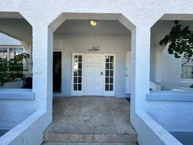 940 7th St # 940D, Miami Beach FL 33139