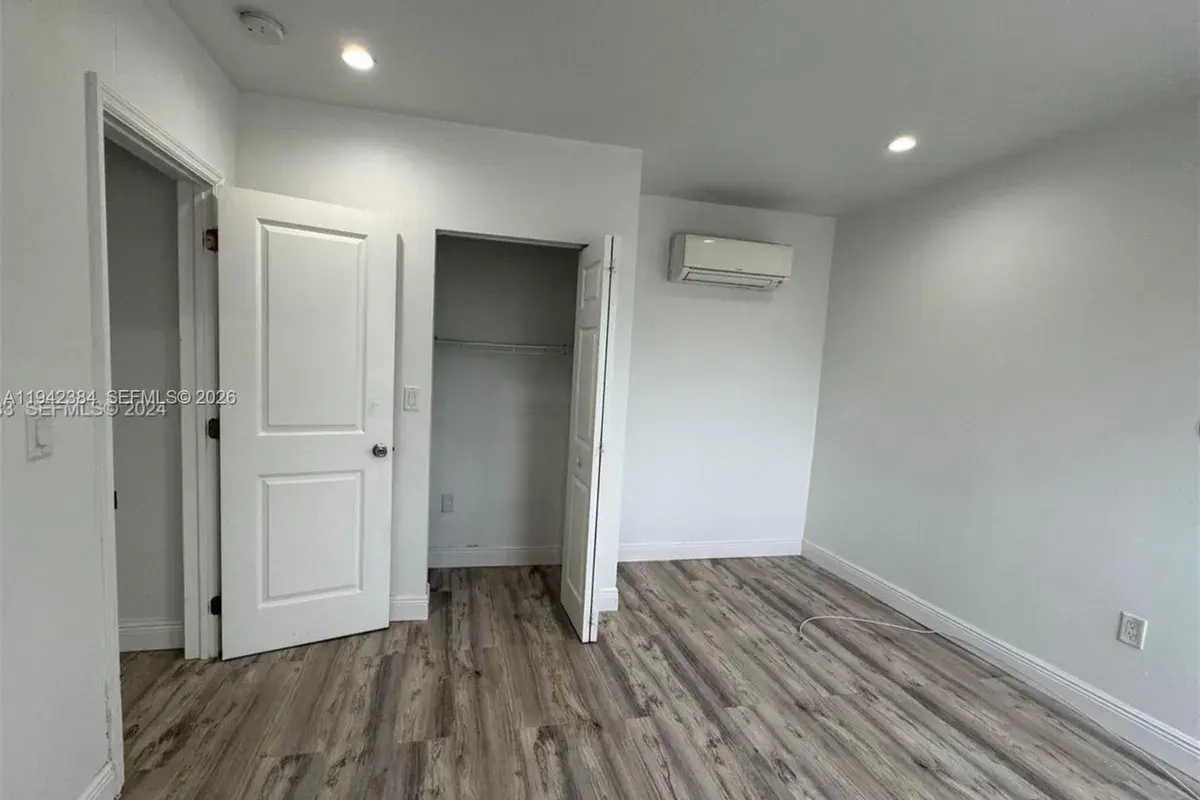 1248 Marseille Dr # 4, Miami Beach FL 33141