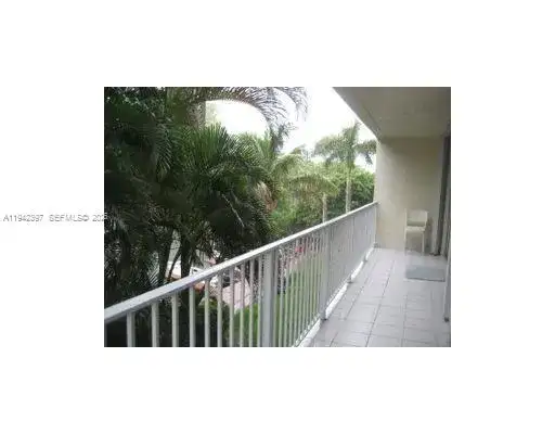 16531 NE 35th Ave # 201, North Miami Beach FL 33160 photo 5