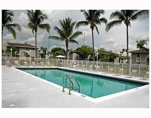 426 NE 210th Cir Ter # 2, Miami FL 33179 photo 2