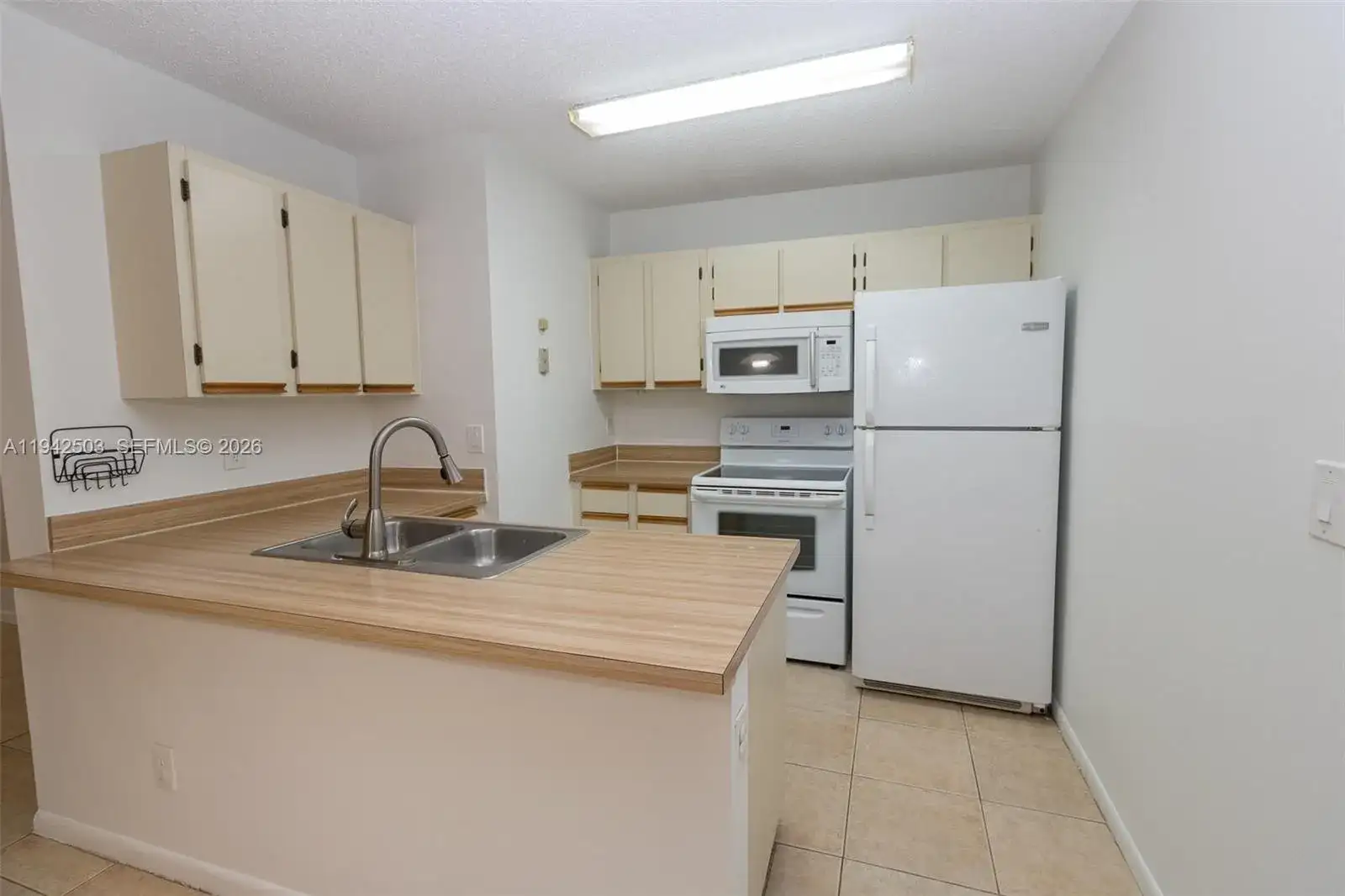 18328 NW 68th Ave # P, Hialeah FL 33015 photo 2