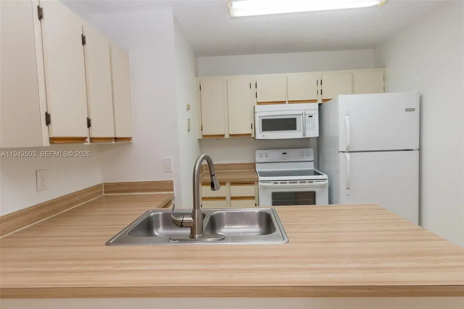 18328 NW 68th Ave # P, Hialeah FL 33015 photo 4