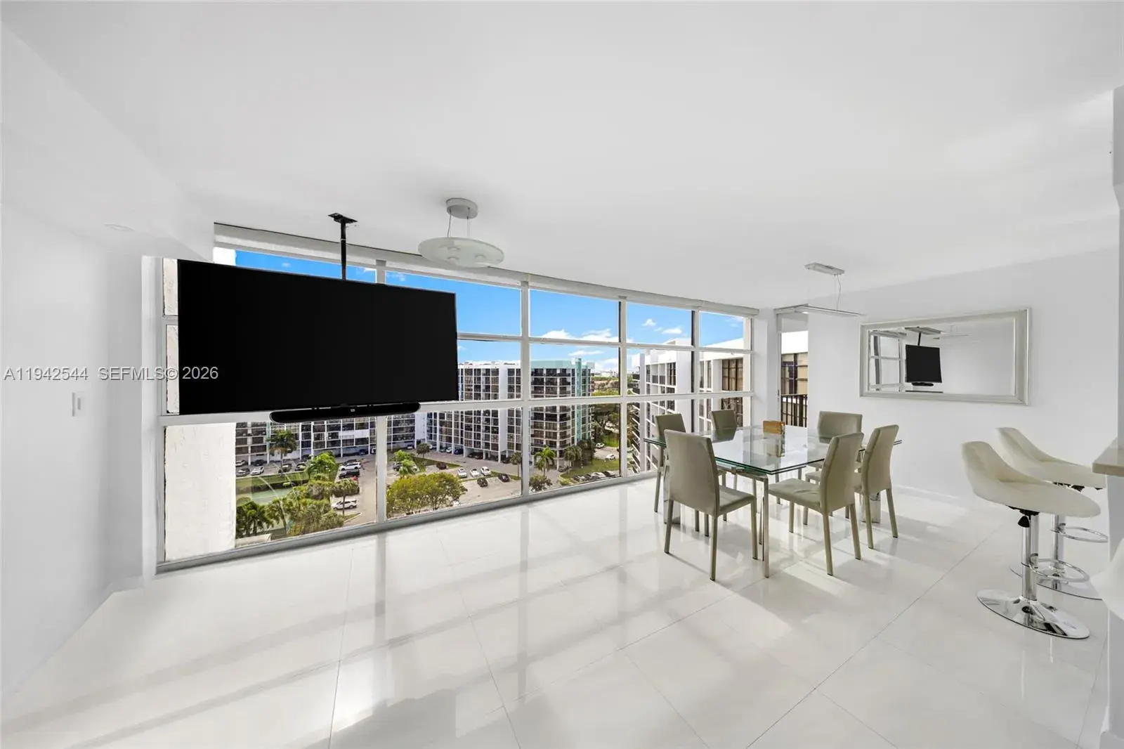 600 Parkview Dr # 1114, Hallandale Beach FL 33009