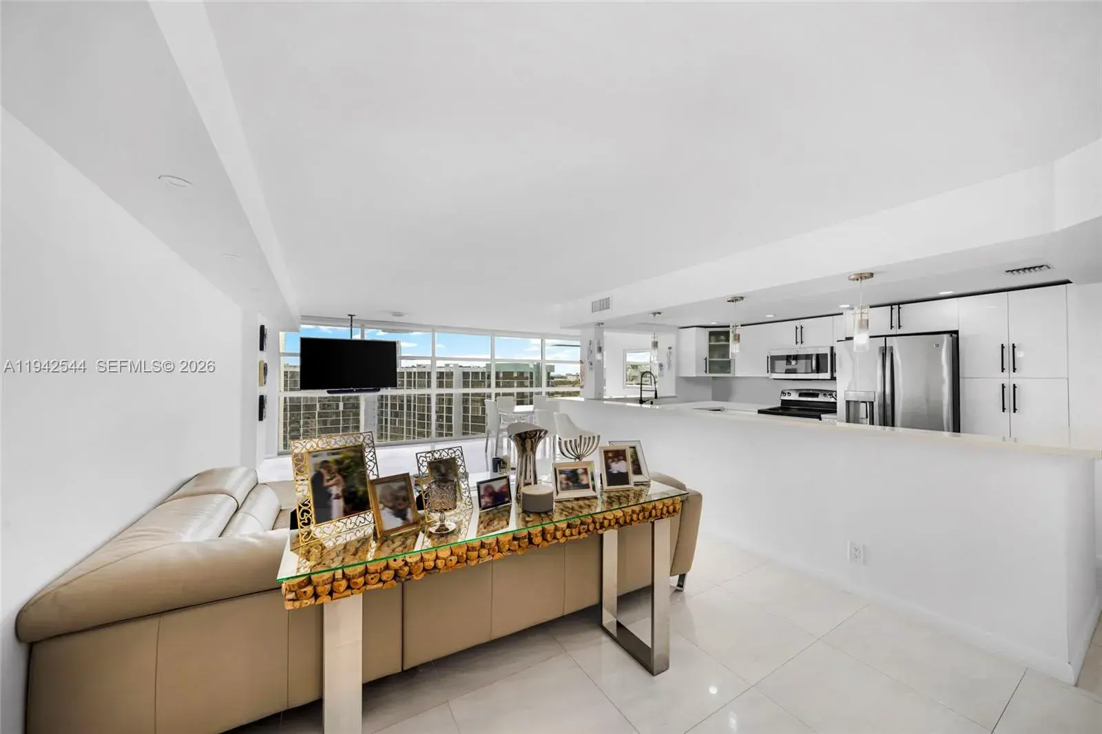 600 Parkview Dr # 1114, Hallandale Beach FL 33009
