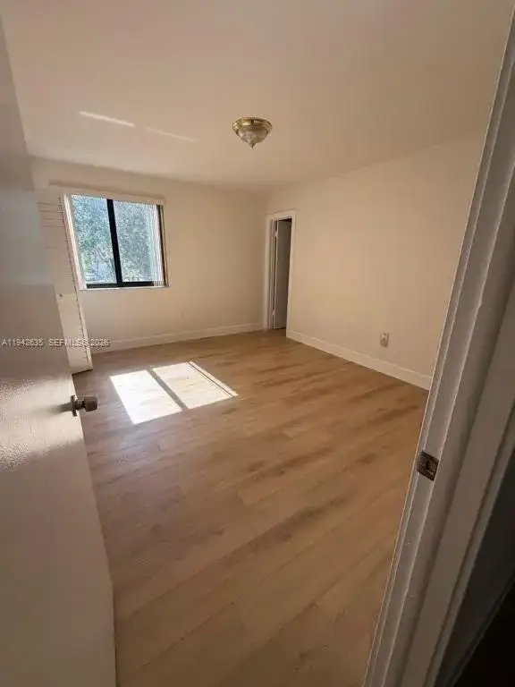 10231 Fontainebleau Blvd # 201, Miami FL 33172 photo 4