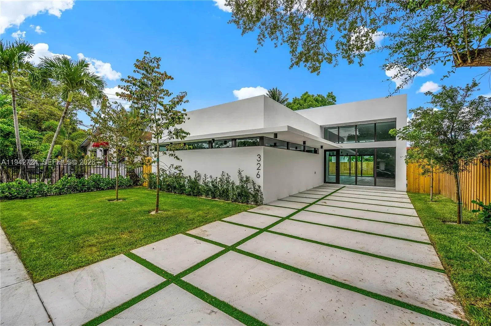 326 NW 40th St, Miami FL 33127