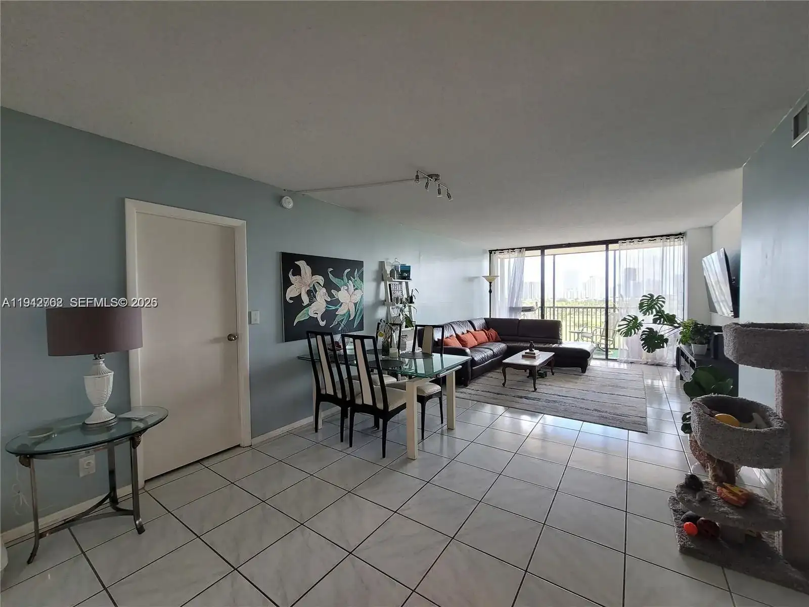 20301 W Country Club Dr # 1124, Aventura FL 33180 photo 2