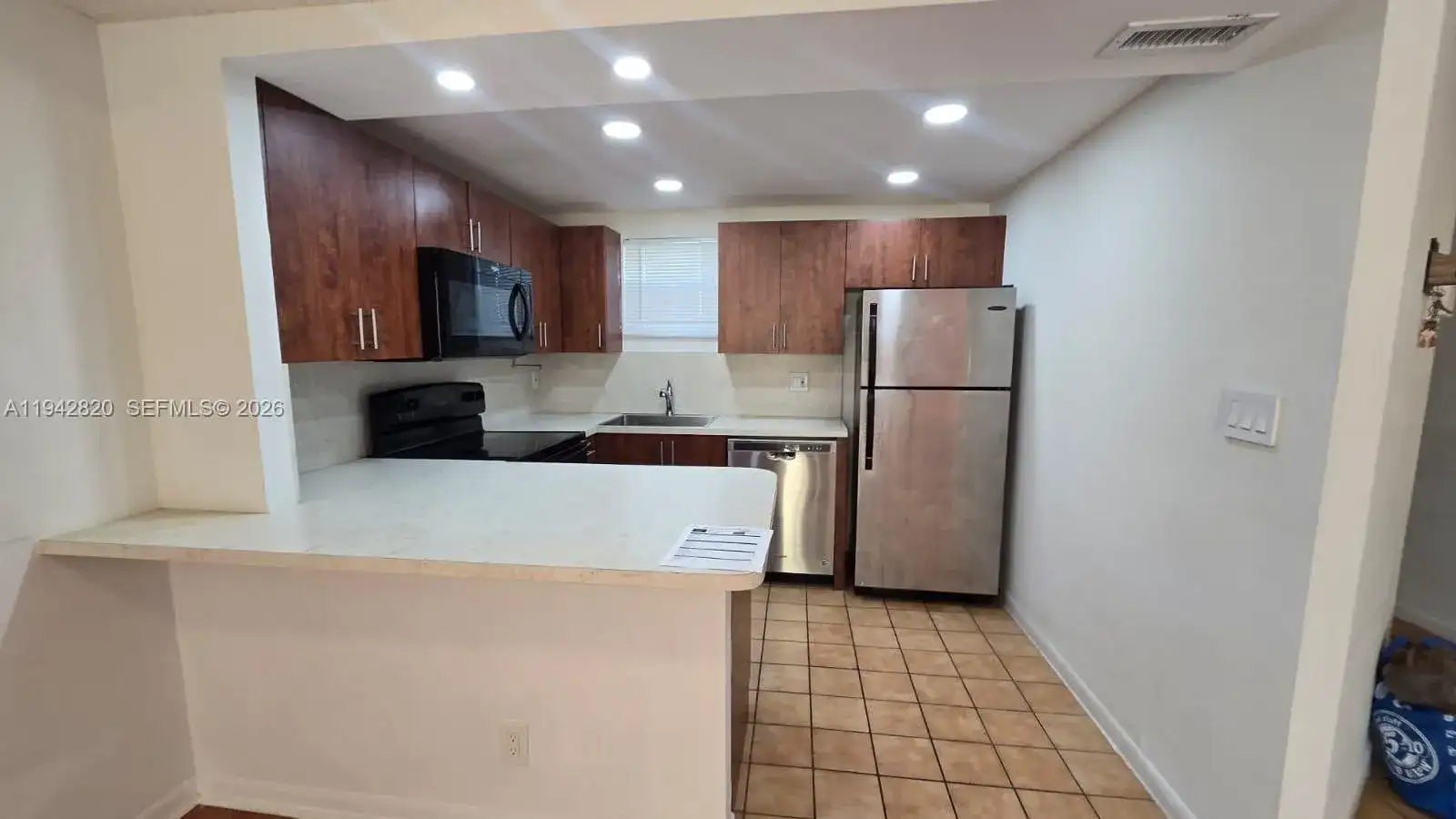 8290 Lake Dr # 508, Doral FL 33166 photo 3