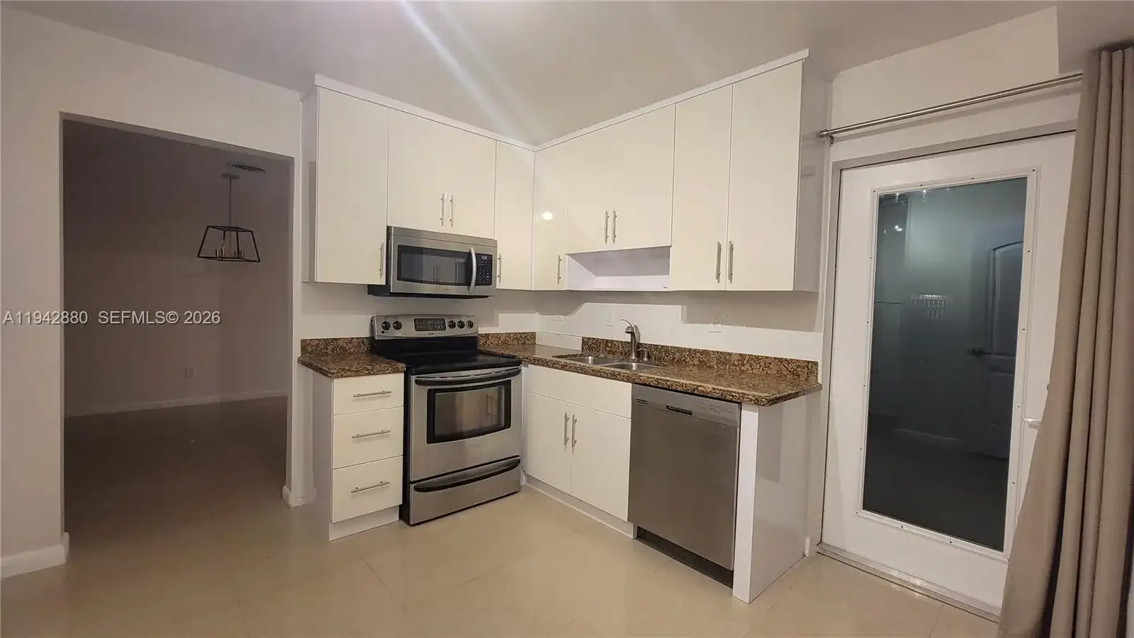 670 NE 179th Ter, Miami FL 33162 photo 3