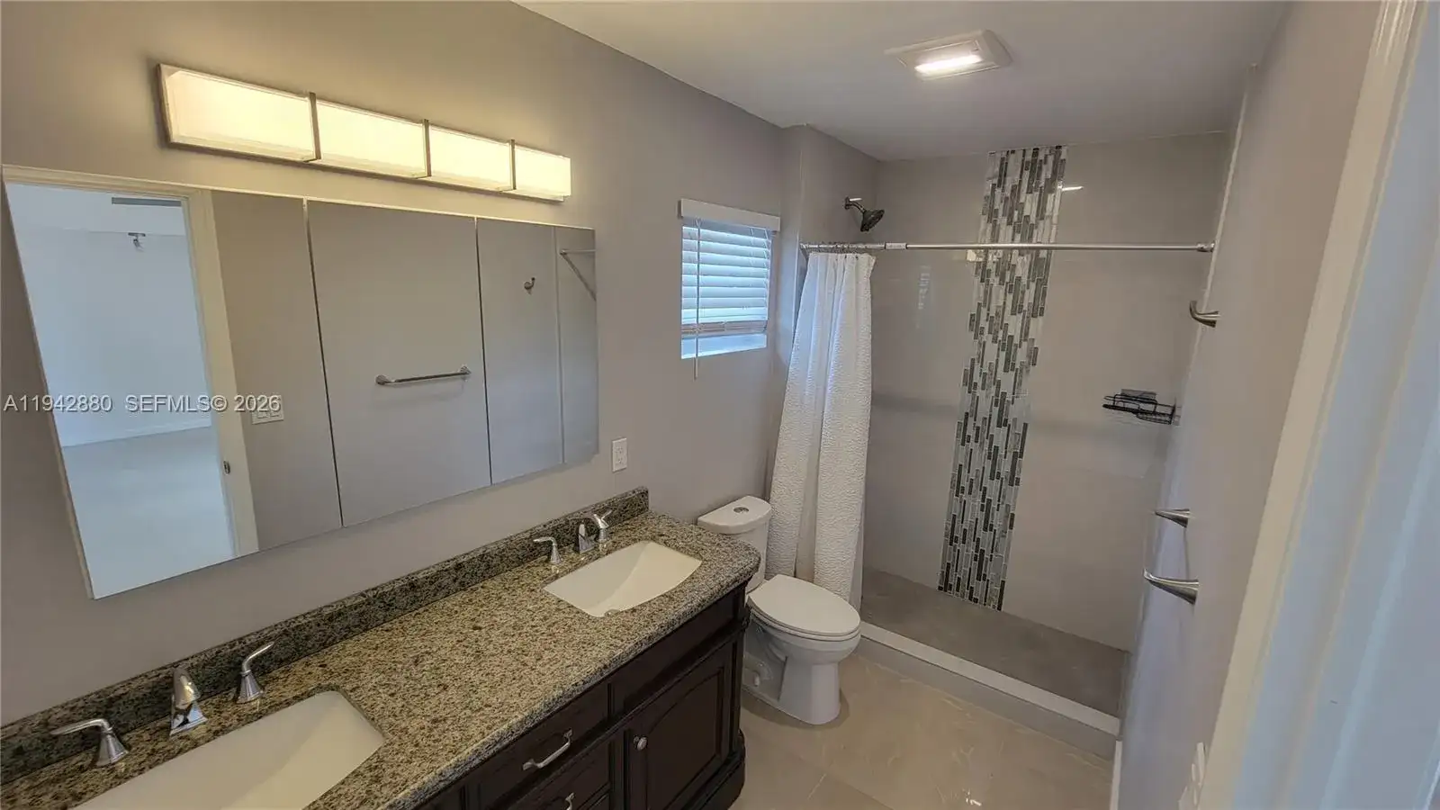 670 NE 179th Ter, Miami FL 33162 photo 4