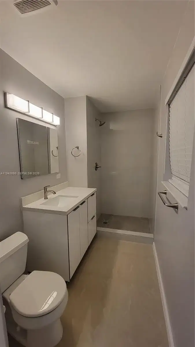 670 NE 179th Ter, Miami FL 33162 photo 5