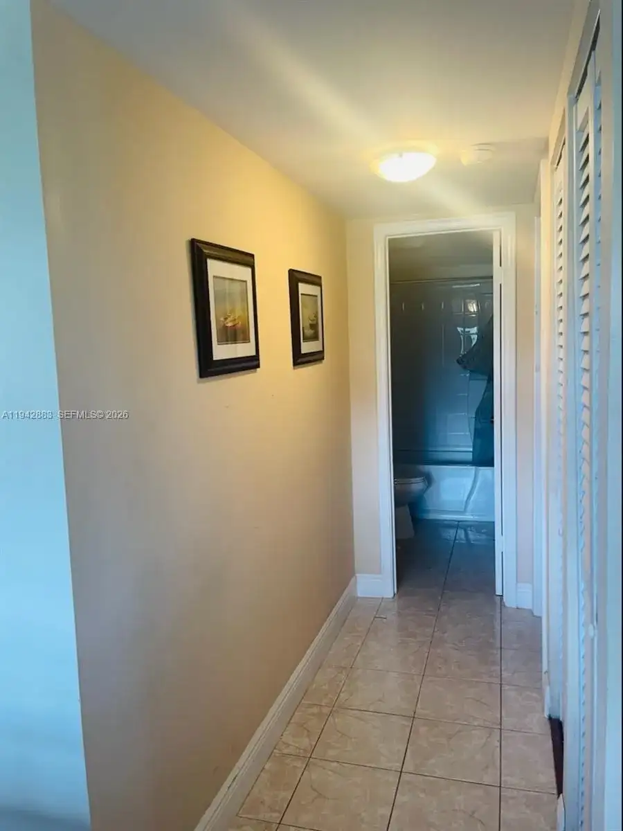 3048 E Sunrise Lakes Dr # 218, Sunrise FL 33322 photo 4