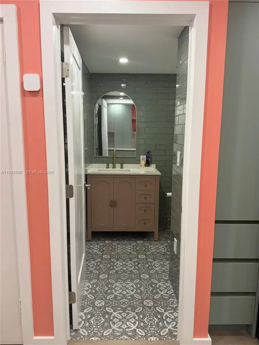 2899 Collins Ave # 416, Miami Beach FL 33140 photo 4