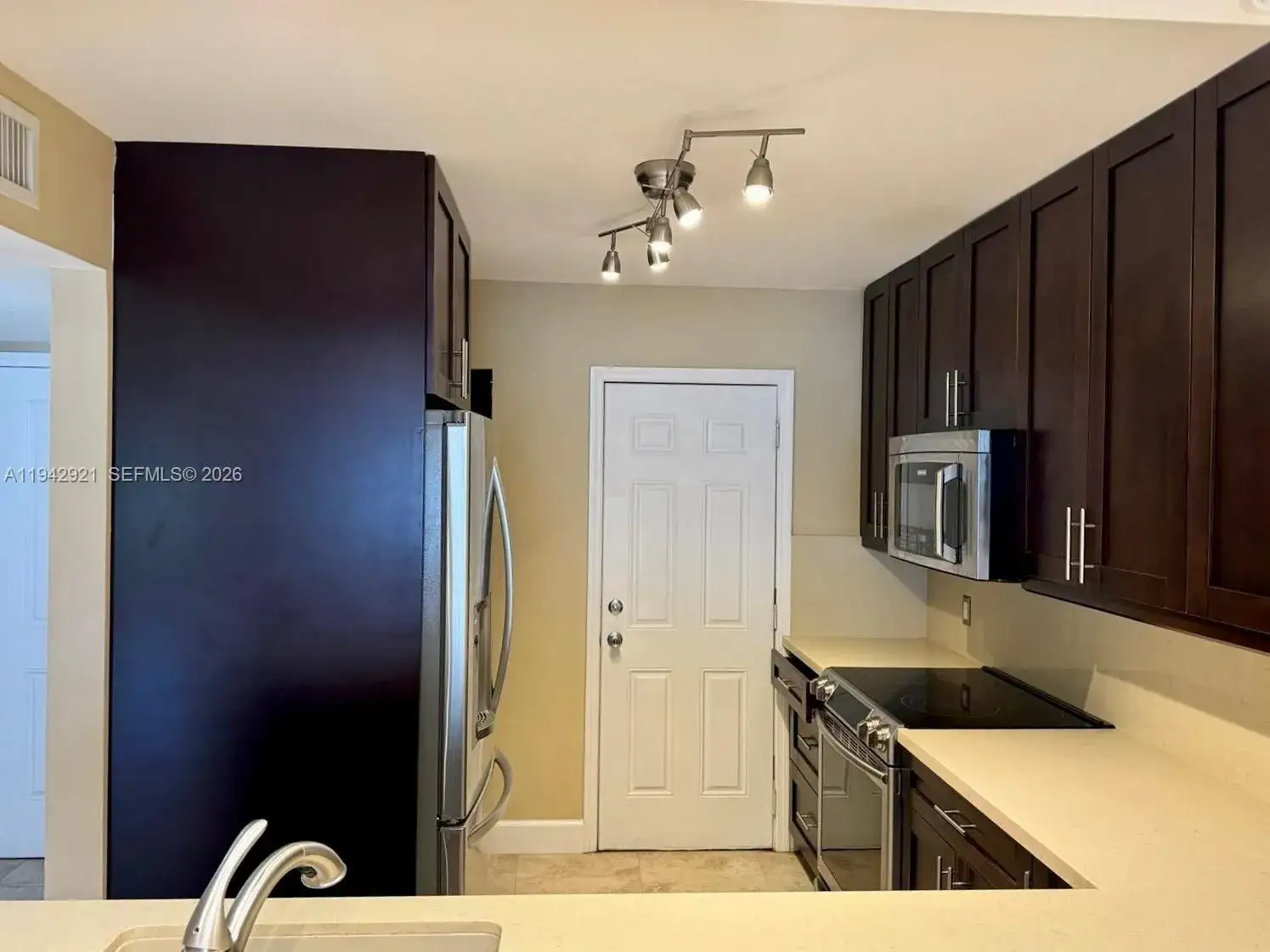 1400 NE 191st St # 310, Miami FL 33179 photo 3