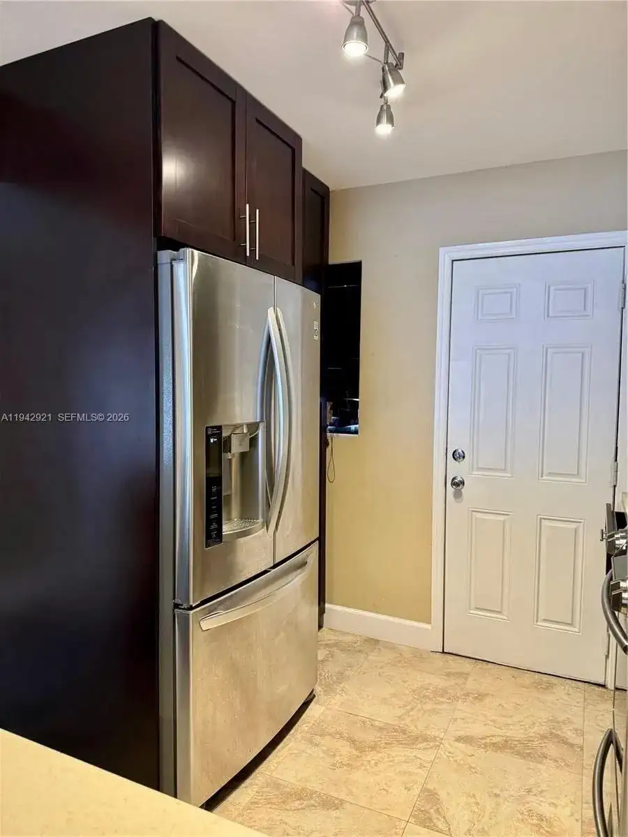 1400 NE 191st St # 310, Miami FL 33179 photo 4