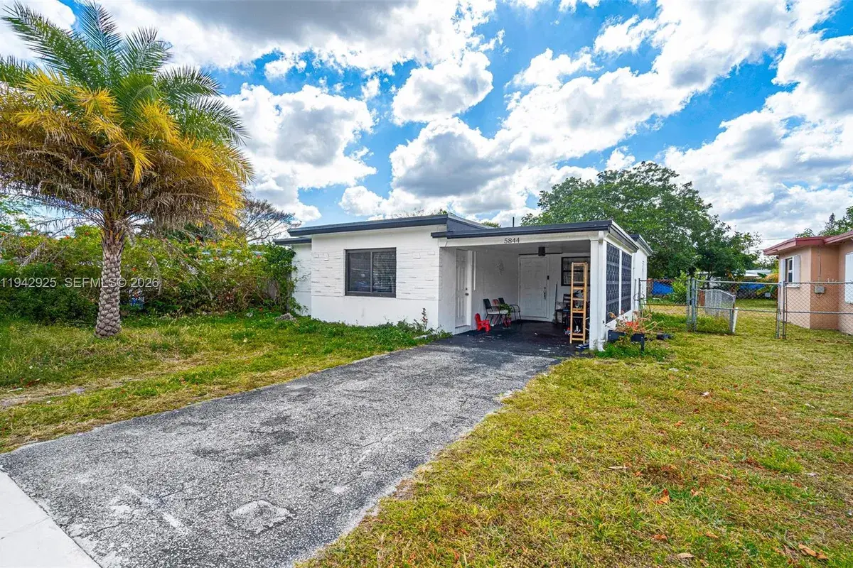 5844 Garfield St, Hollywood FL 33021