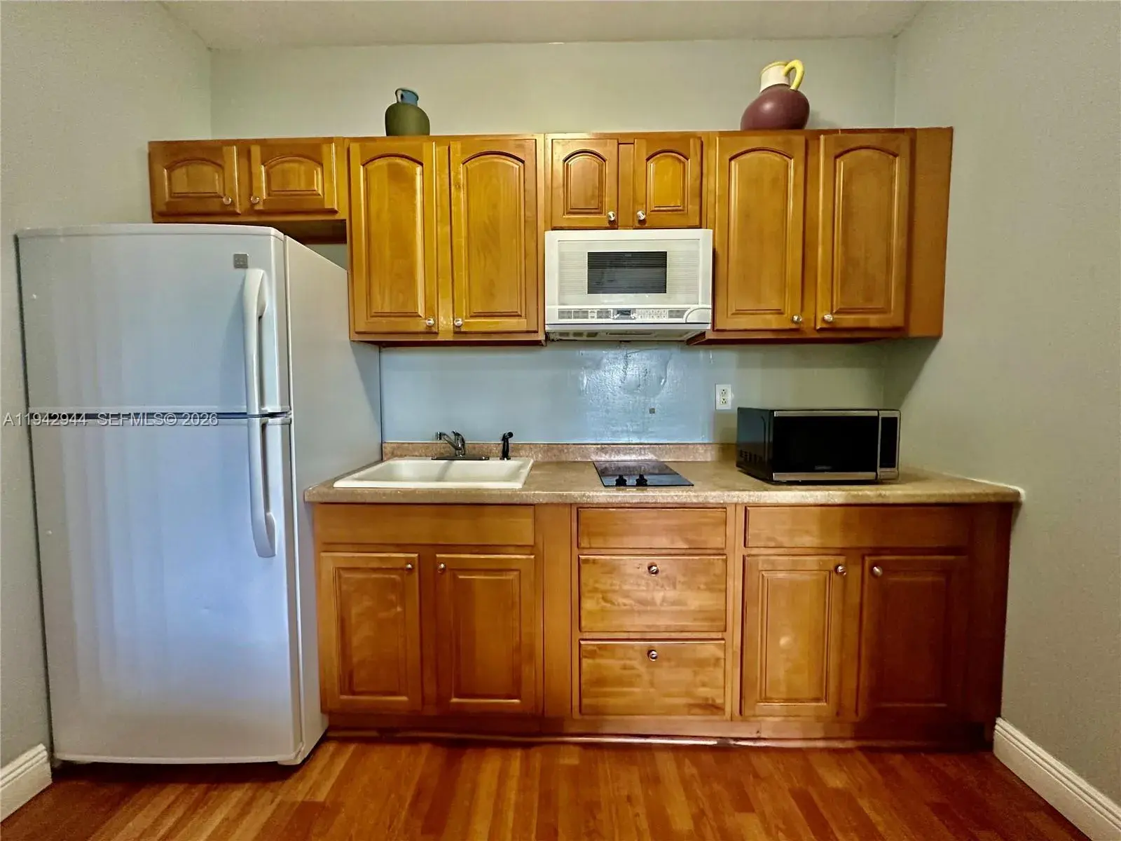 26 Diplomat Pkwy # 2368, Hallandale Beach FL 33009