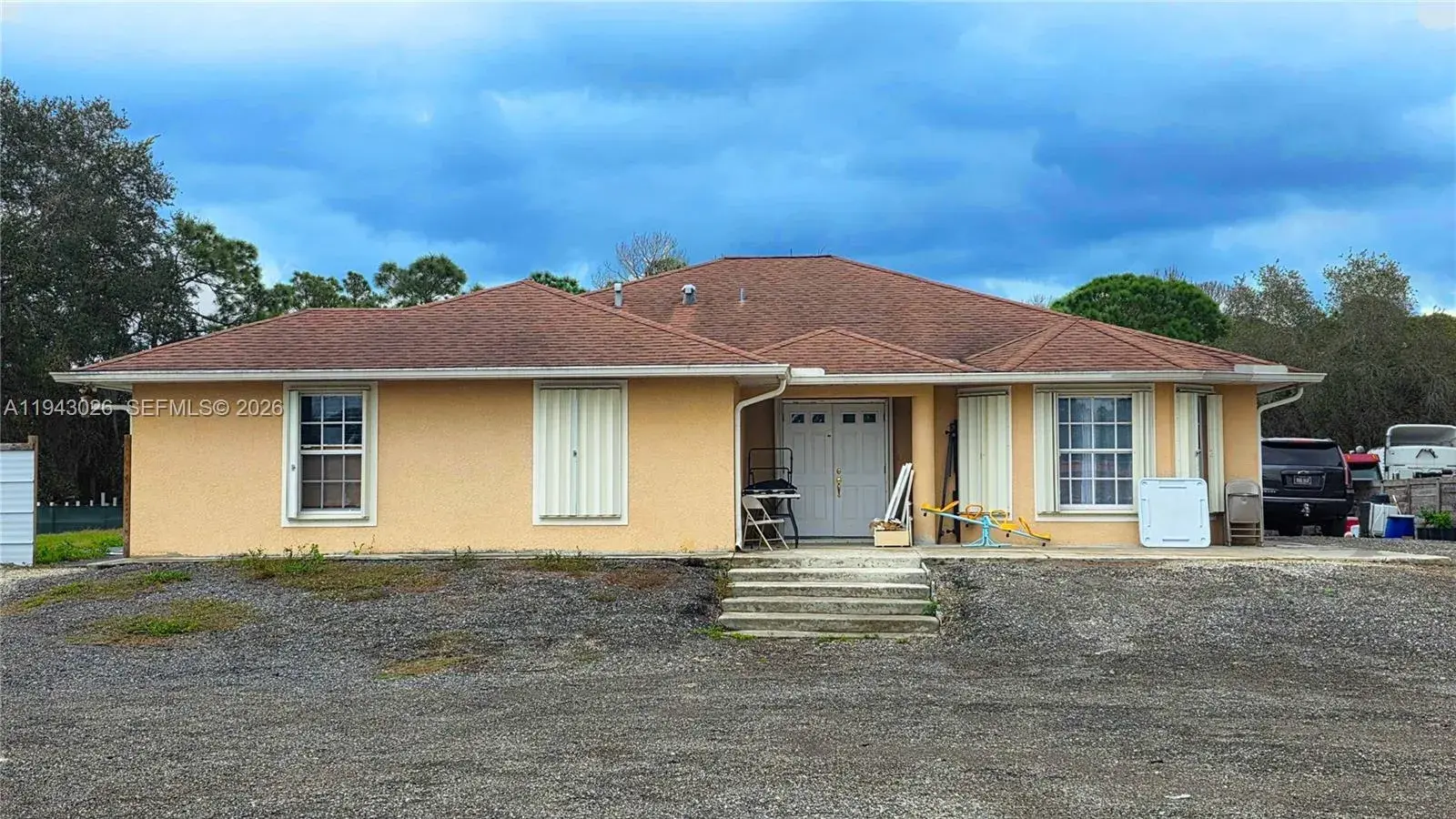 4 bedroom 3 bath Residential for sale at 355 N Lindero ST, Clewiston FL 33440