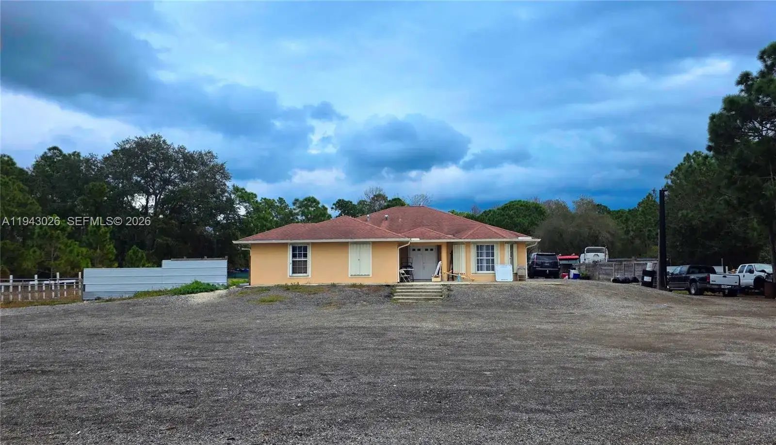 355 N Lindero ST, Clewiston FL 33440 photo 2