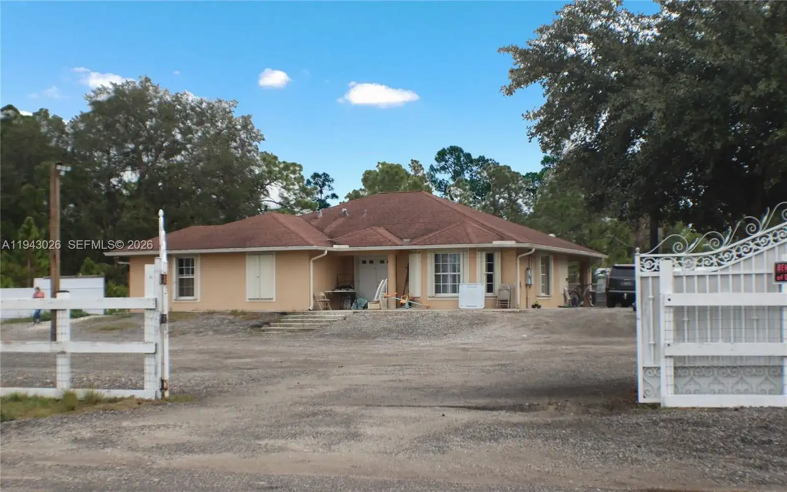 355 N Lindero ST, Clewiston FL 33440 photo 5