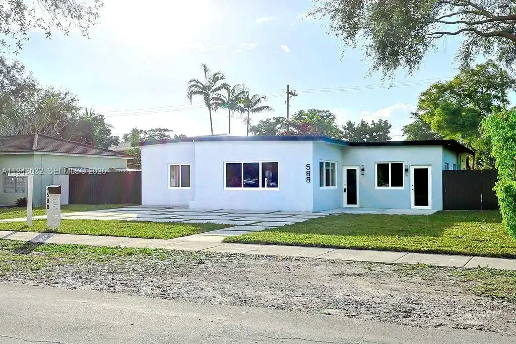 588 Palmetto Dr, Miami Springs FL 33166 photo 3