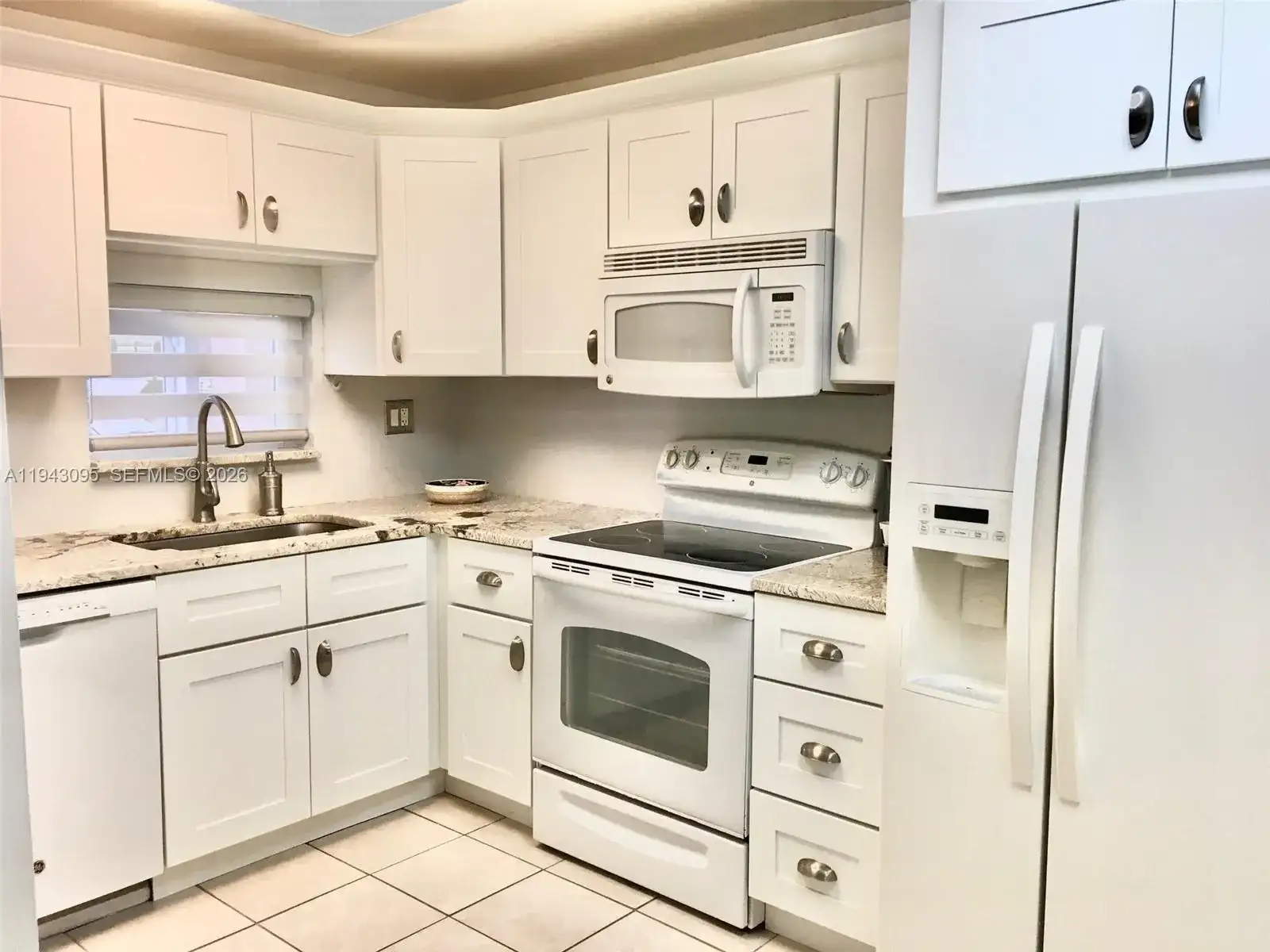 9410 N HOLLYBROOK LAKE DR # 103, Pembroke Pines FL 33025 photo 3