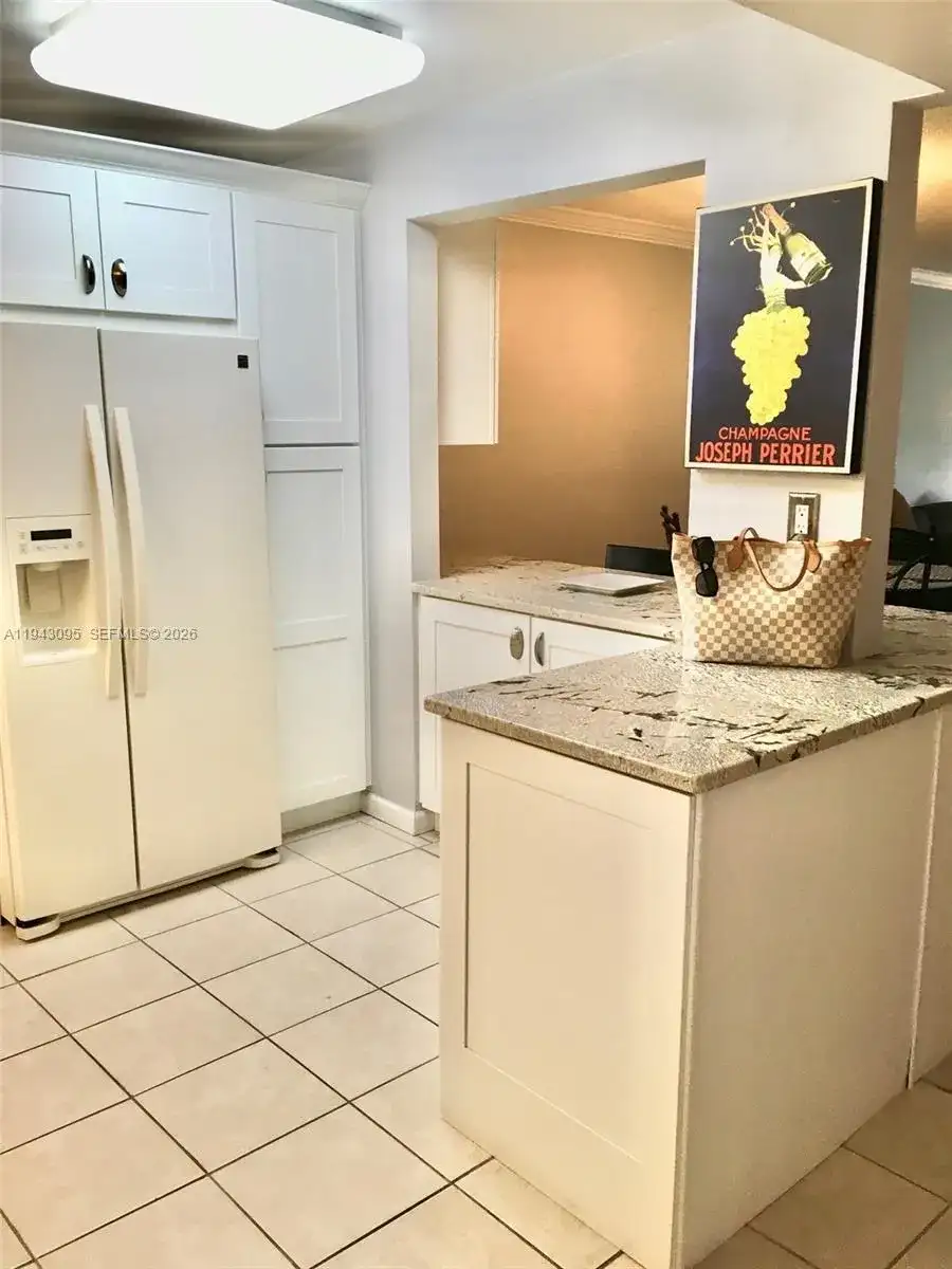 9410 N HOLLYBROOK LAKE DR # 103, Pembroke Pines FL 33025 photo 5