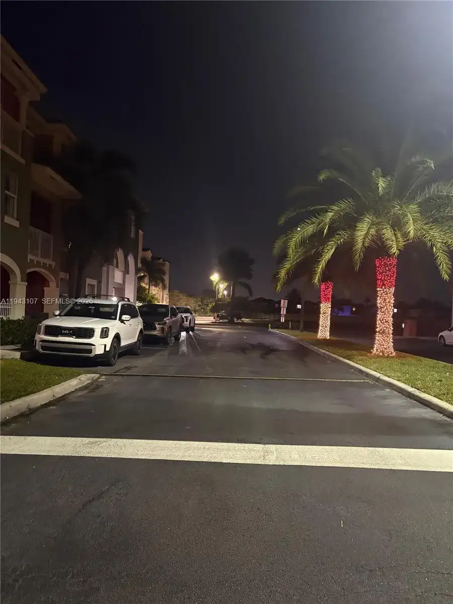 10902 NW 83rd St, Doral FL 33178 photo 3