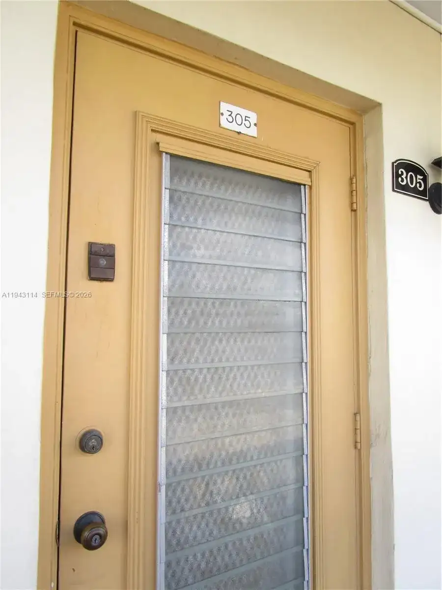 5111 W Oakland Park Blvd # 305, Lauderdale Lakes FL 33313 photo 3