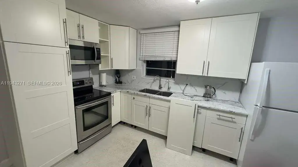1610 N Hayes Str # B, Hollywood FL 33020
