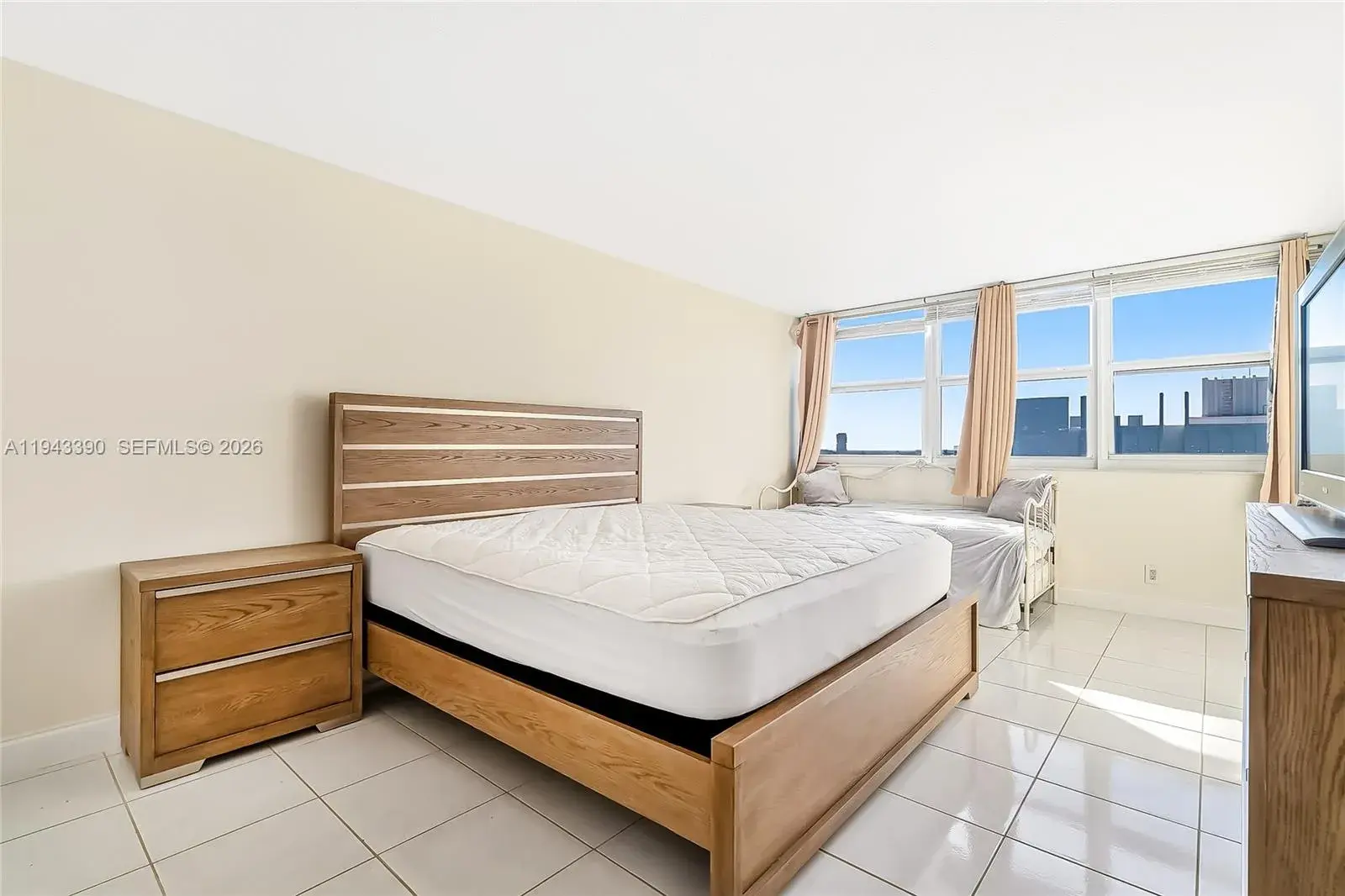 1890 S Ocean Dr, Hallandale Beach FL 33009