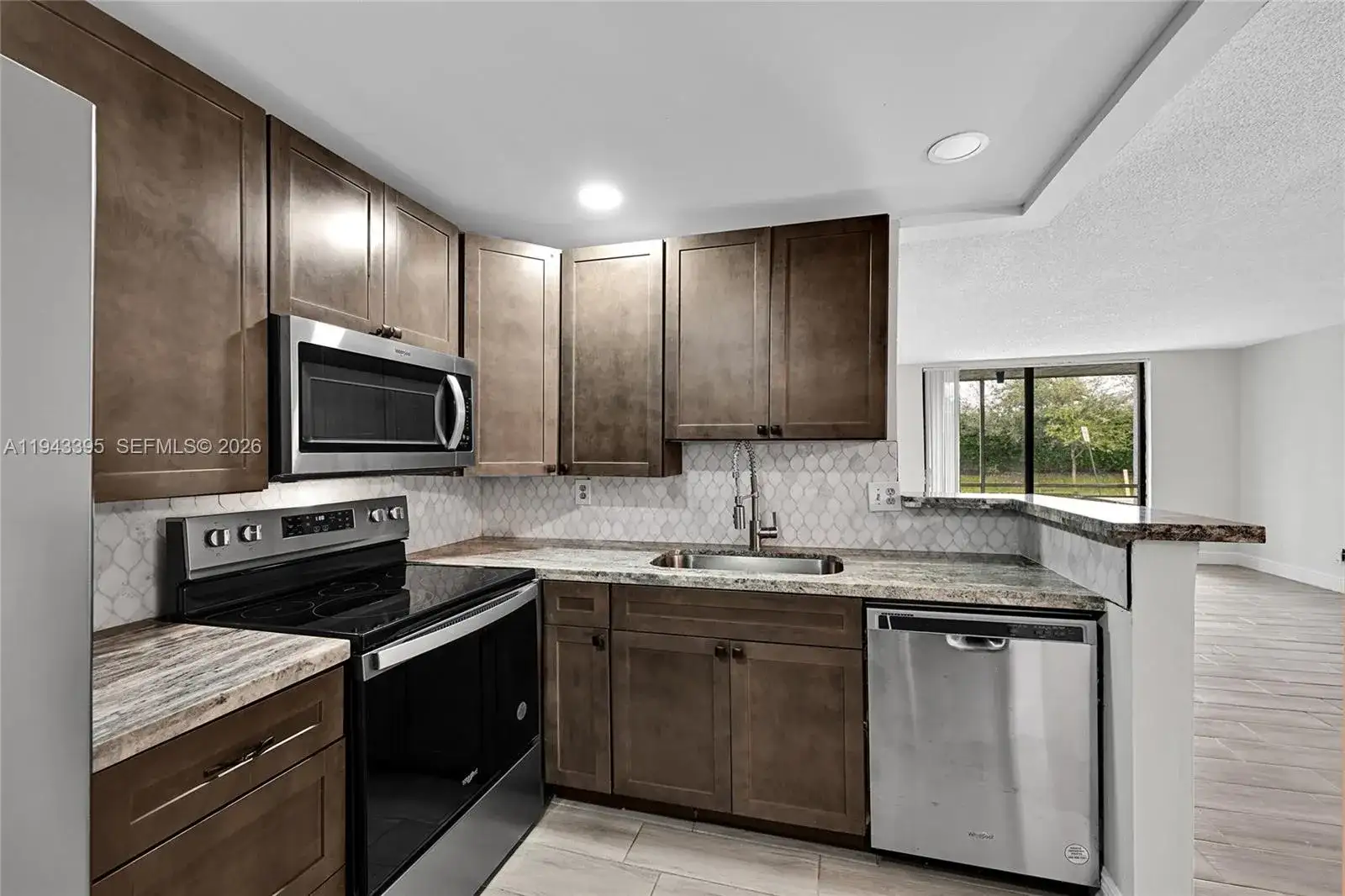 2850 Somerset Dr # 105L, Lauderdale Lakes FL 33311 photo 2