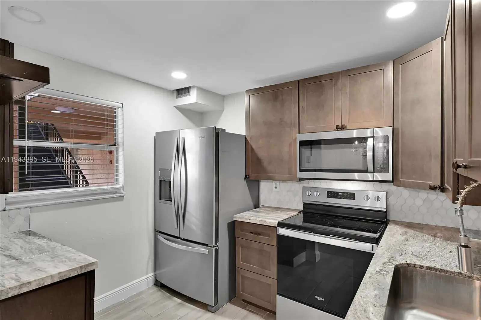 2850 Somerset Dr # 105L, Lauderdale Lakes FL 33311 photo 3