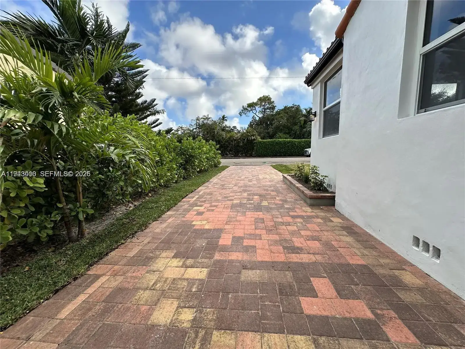 510 Boabadilla St, Coral Gables FL 33134 photo 4