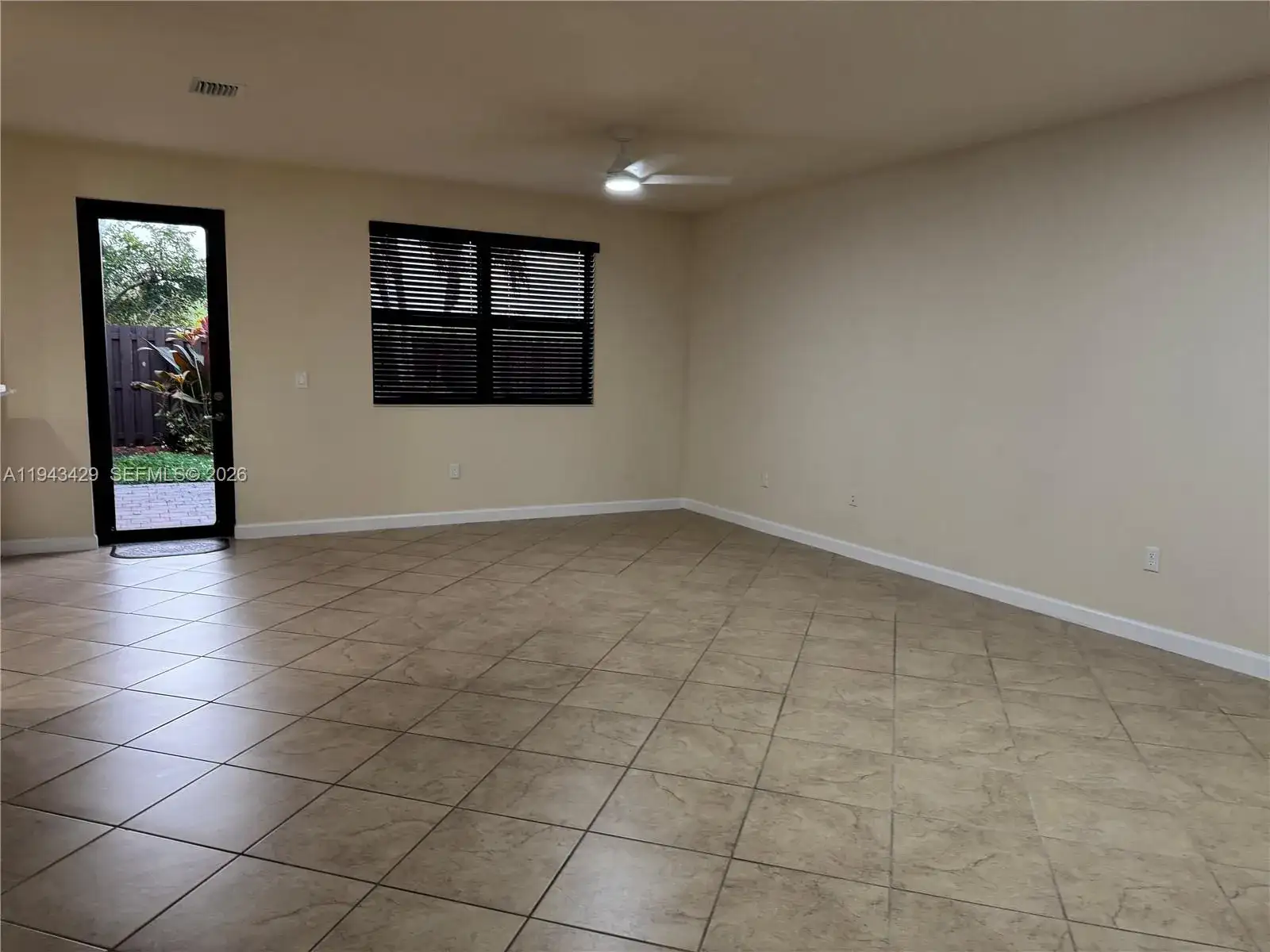 9132 SW 227th Ln, Cutler Bay FL 33190 photo 4