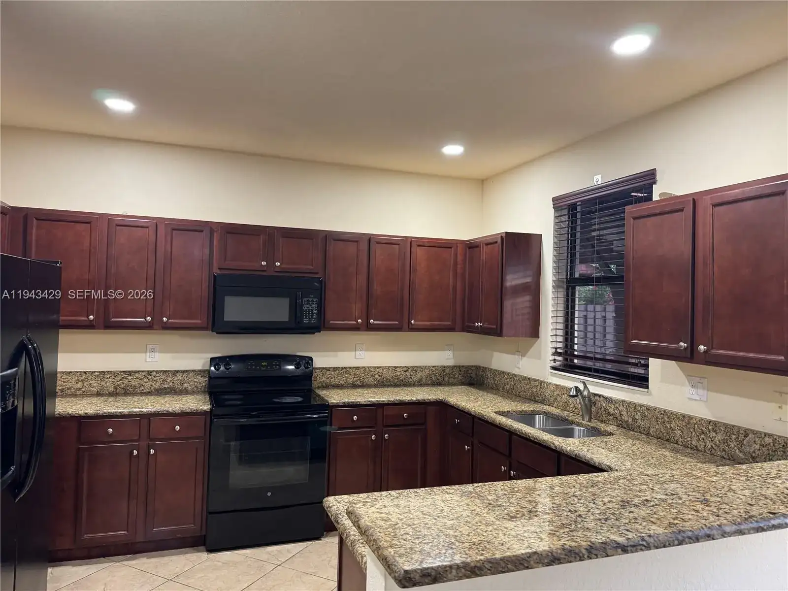 9132 SW 227th Ln, Cutler Bay FL 33190 photo 5