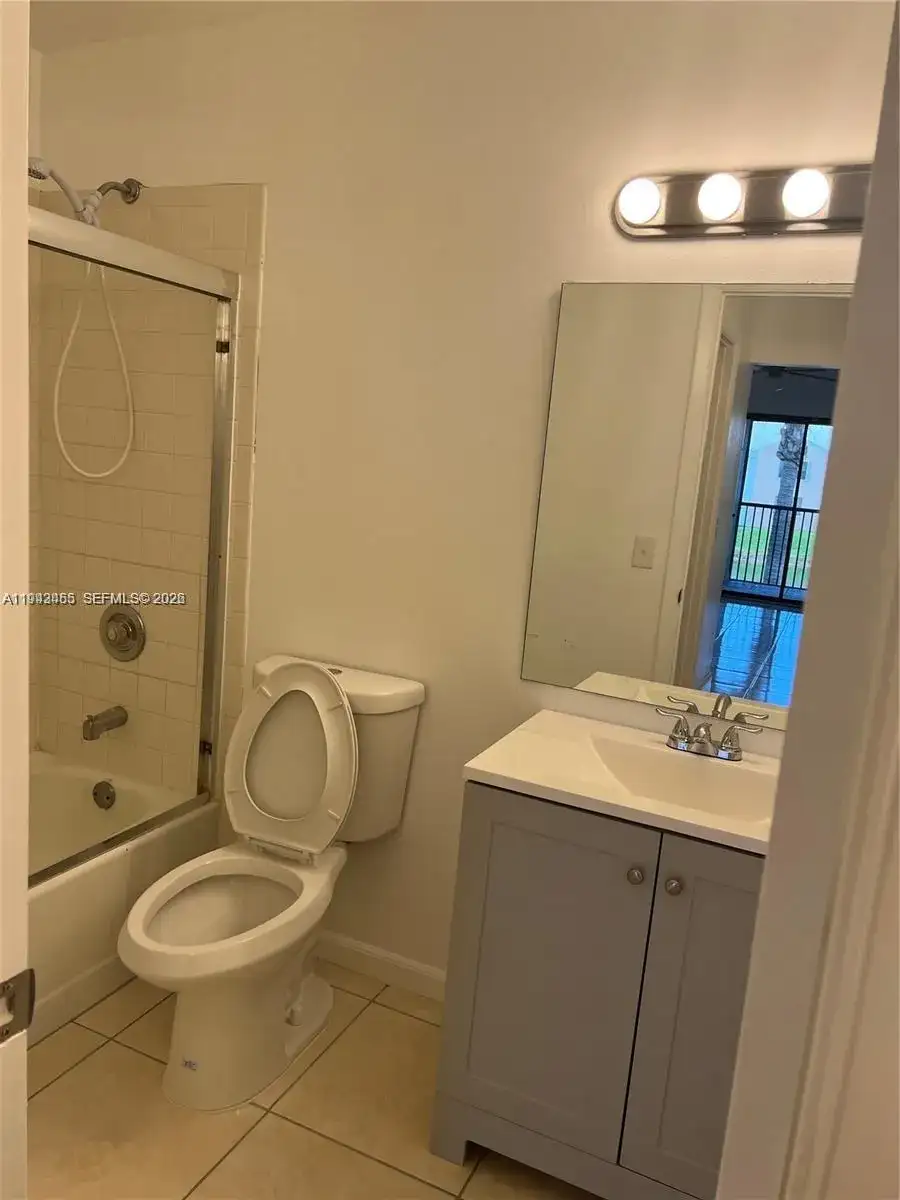 1017 Washington Cir # I, Homestead FL 33034 photo 3