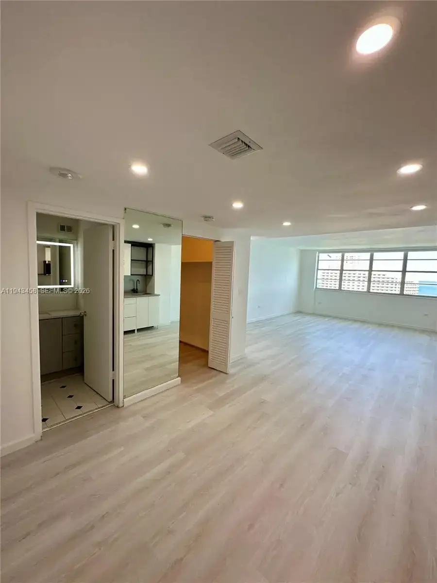 801 Brickell Bay Dr # 2069, Miami FL 33131 photo 5