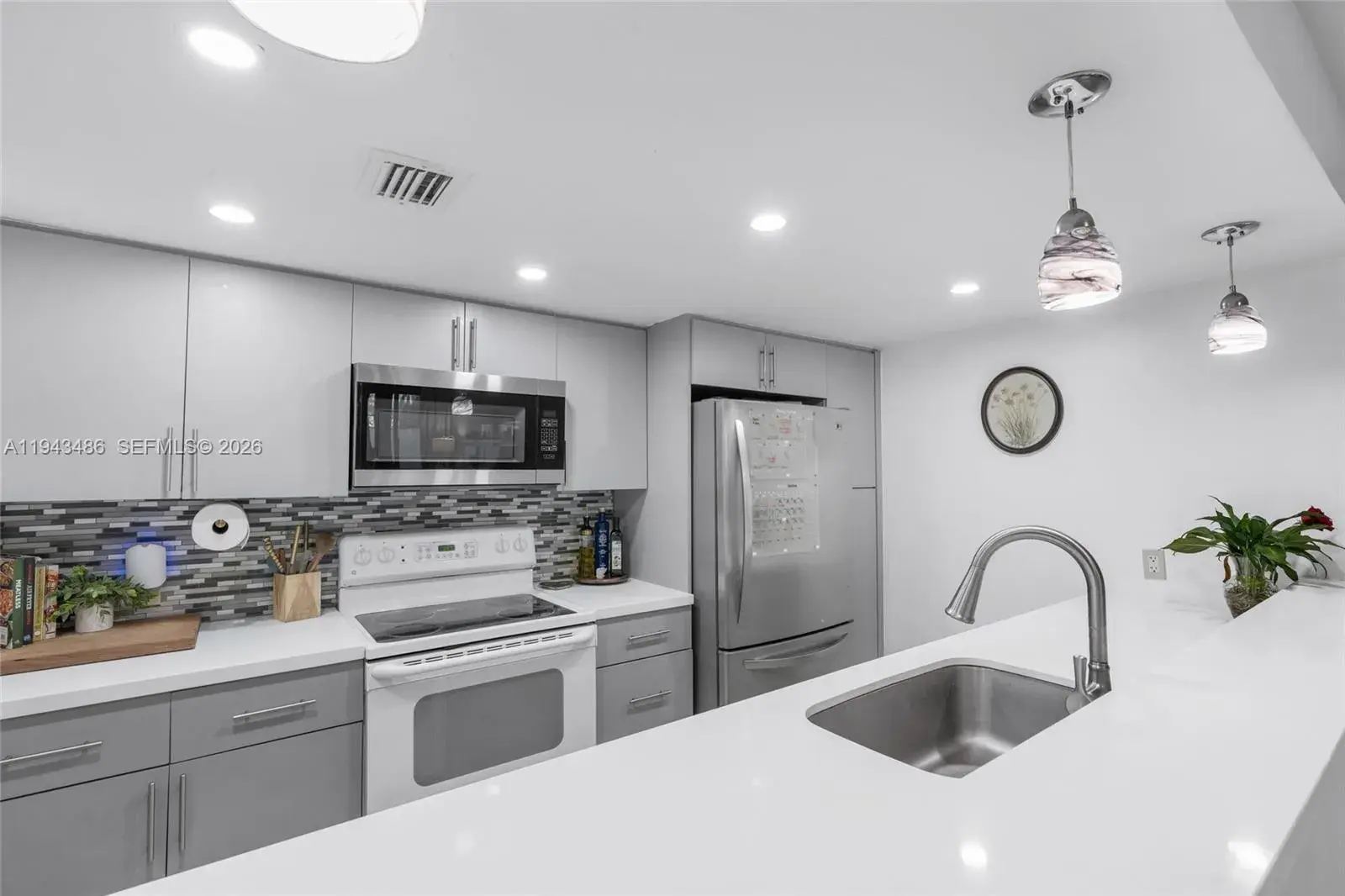 10911 Cedar Ln, Pembroke Pines FL 33026