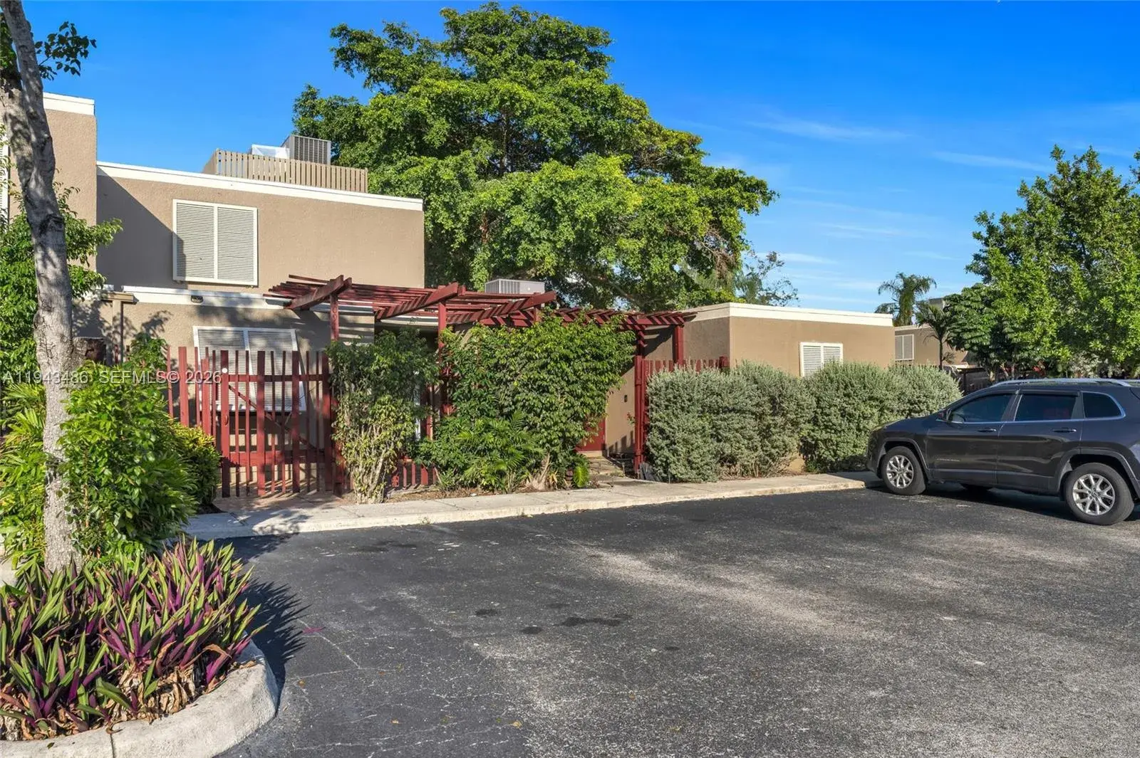 10911 Cedar Ln, Pembroke Pines FL 33026