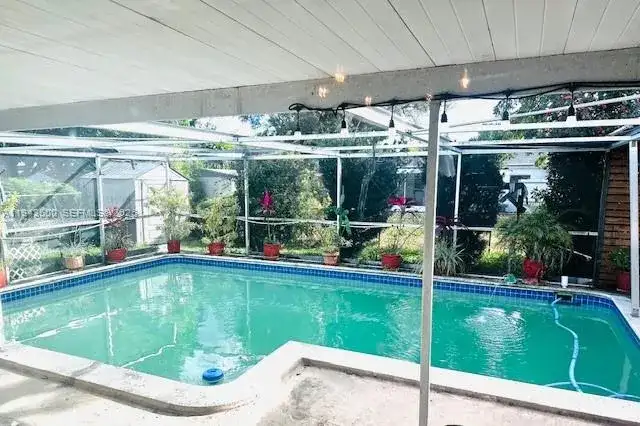 540 NW 108th St, Miami FL 33168 photo 2