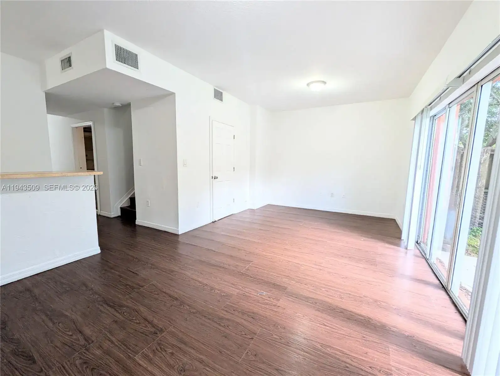 825 SW 6th Pl, Florida City FL 33034 photo 4