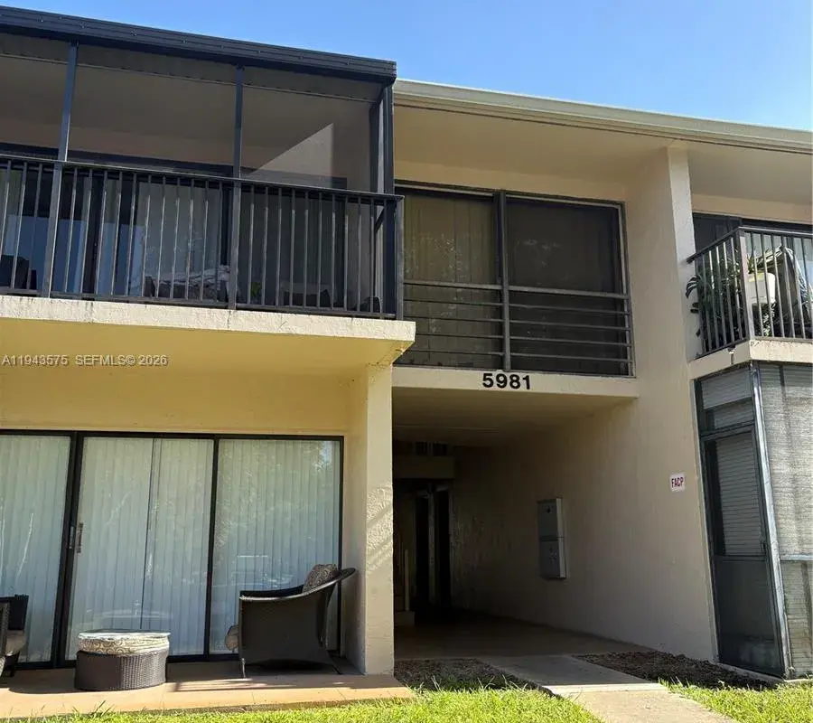 5981 Washington St # 215, Hollywood FL 33023