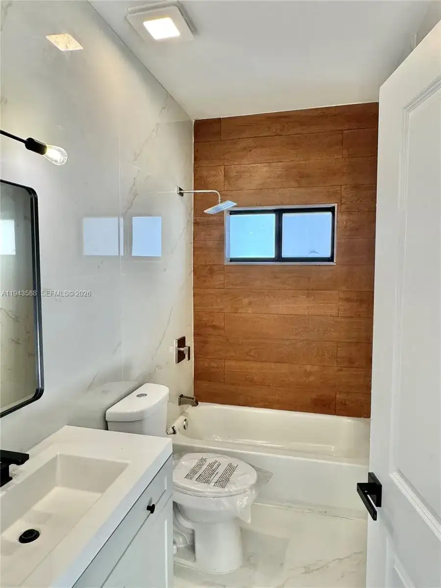 630 NE 166th St # 1, Miami FL 33162 photo 2