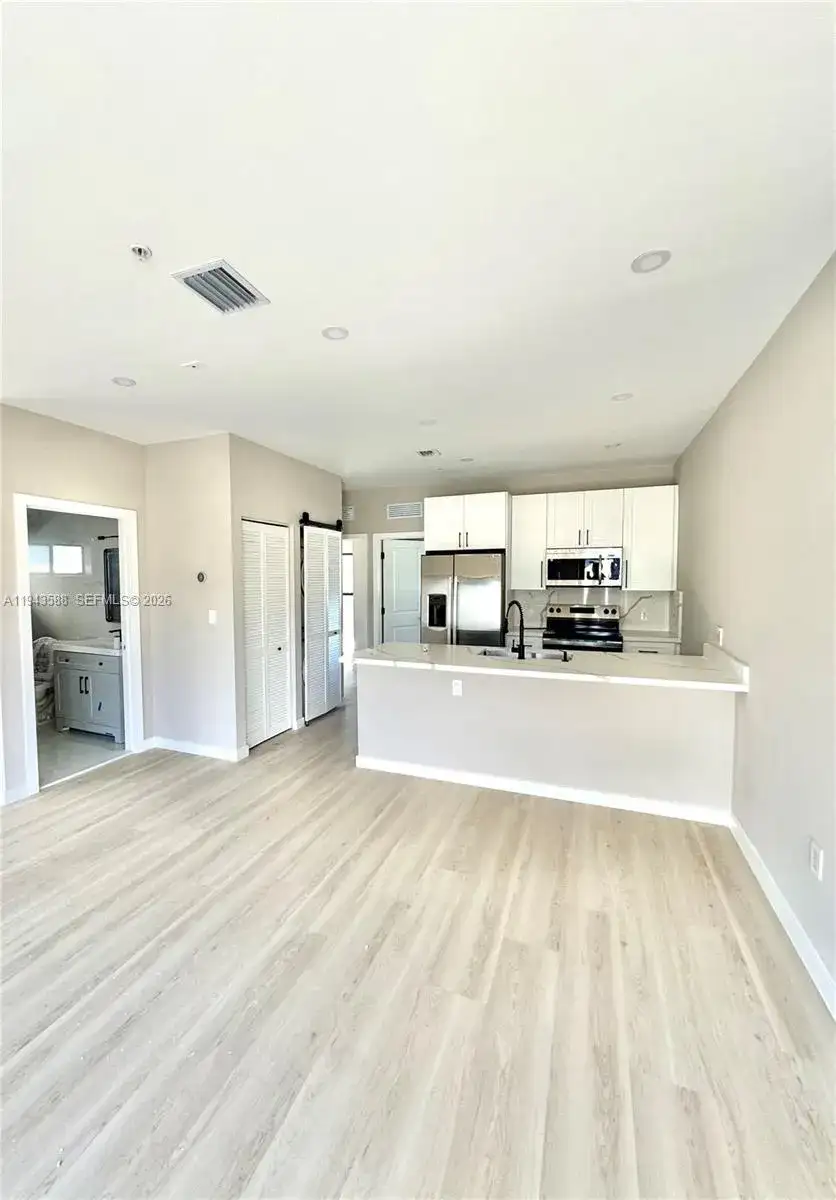 630 NE 166th St # 1, Miami FL 33162 photo 4